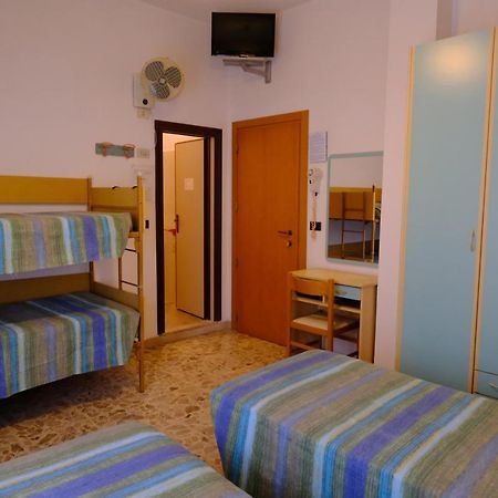 Hotel Chiara Ρίμινι Εξωτερικό φωτογραφία
