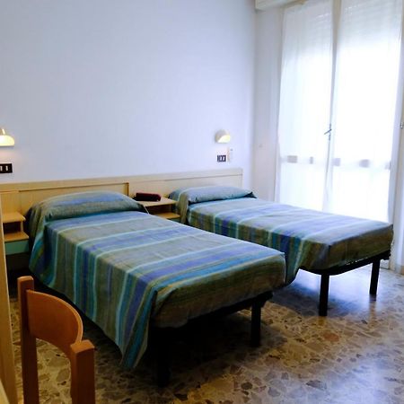 Hotel Chiara Ρίμινι Εξωτερικό φωτογραφία