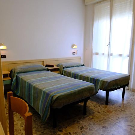 Hotel Chiara Ρίμινι Εξωτερικό φωτογραφία