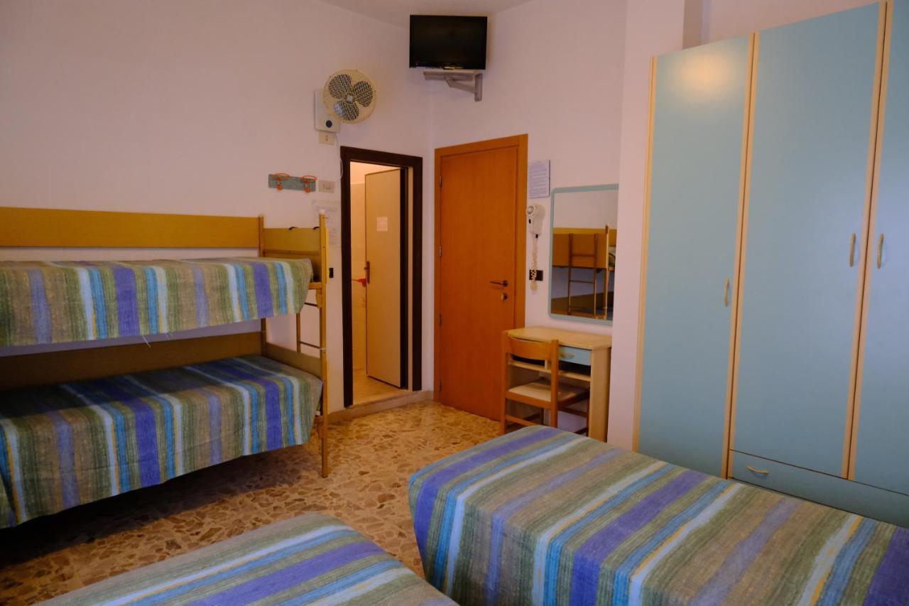 Hotel Chiara Ρίμινι Εξωτερικό φωτογραφία