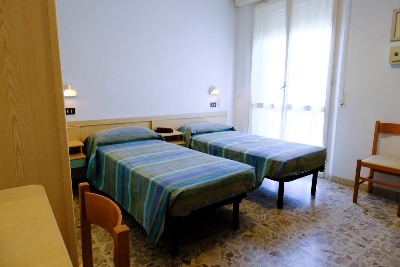Hotel Chiara Ρίμινι Εξωτερικό φωτογραφία