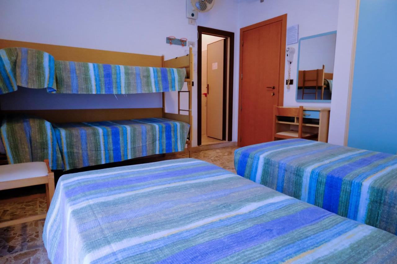 Hotel Chiara Ρίμινι Εξωτερικό φωτογραφία