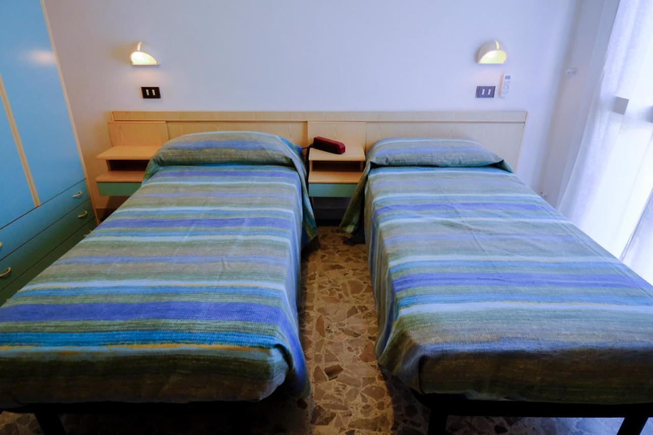 Hotel Chiara Ρίμινι Εξωτερικό φωτογραφία