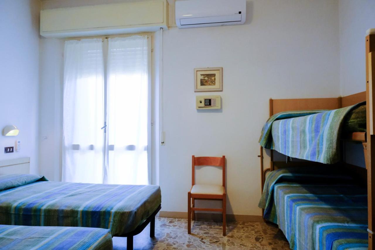 Hotel Chiara Ρίμινι Εξωτερικό φωτογραφία