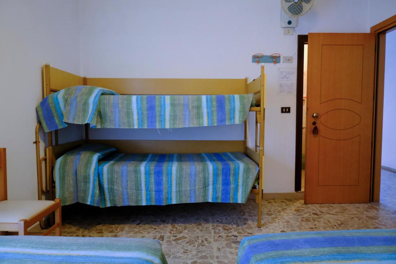 Hotel Chiara Ρίμινι Εξωτερικό φωτογραφία