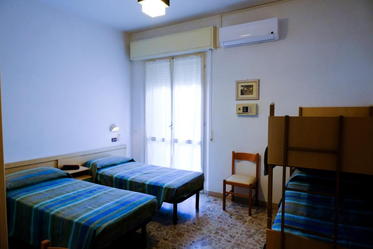 Hotel Chiara Ρίμινι Εξωτερικό φωτογραφία